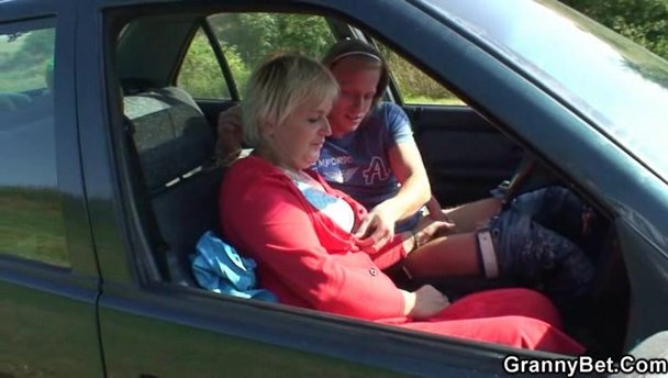 Hitchhiking granny fucked in the car - Porn Video at XXX ...